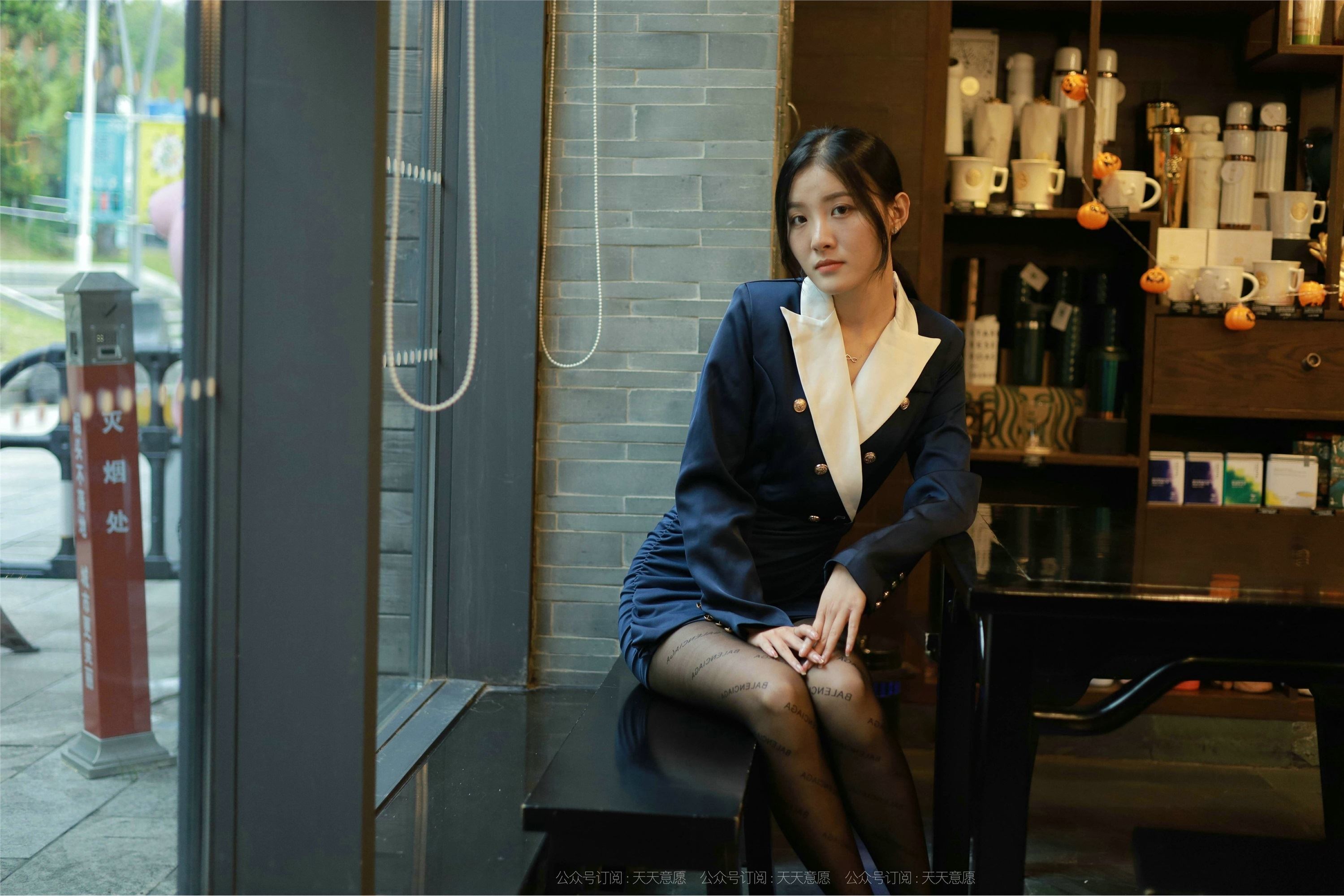 IESS异思趣向  2021.10.16 丝享家949：婉苹《OL姓感包臀裙》